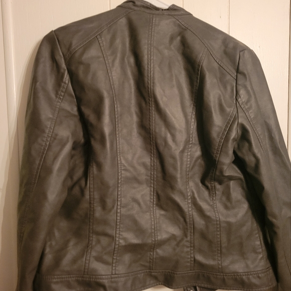Grey leather jacket - Picture 4 of 8